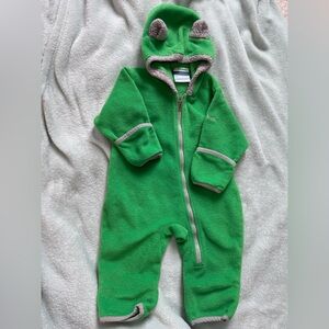 Columbia winter bodysuit. Unisex in green Size 6M